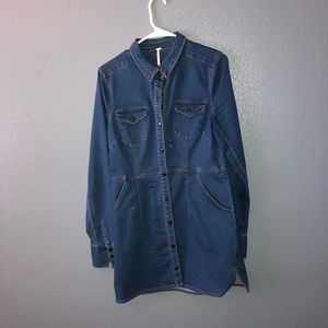Free people button up Jean dress with pockets!